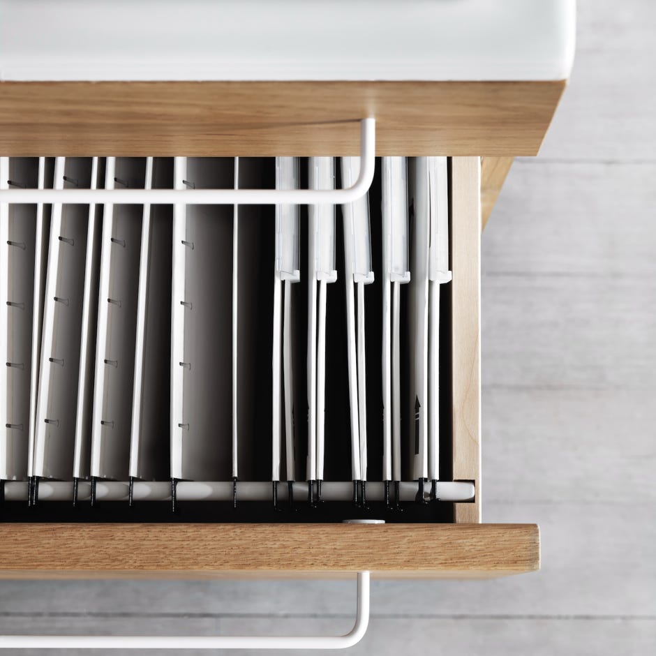 Bureau Ajustable en Hauteur + Accessoires  design Anna von Schewen & Björn Dahlström