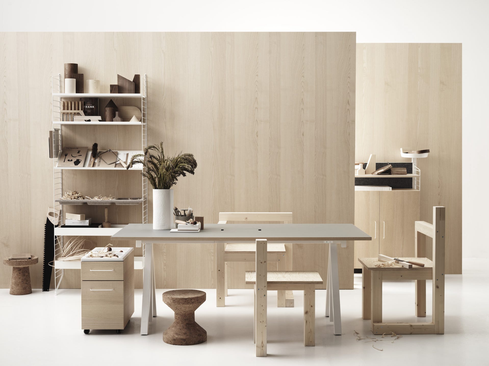 Bureau Ajustable en Hauteur + Accessoires  design Anna von Schewen & Björn Dahlström