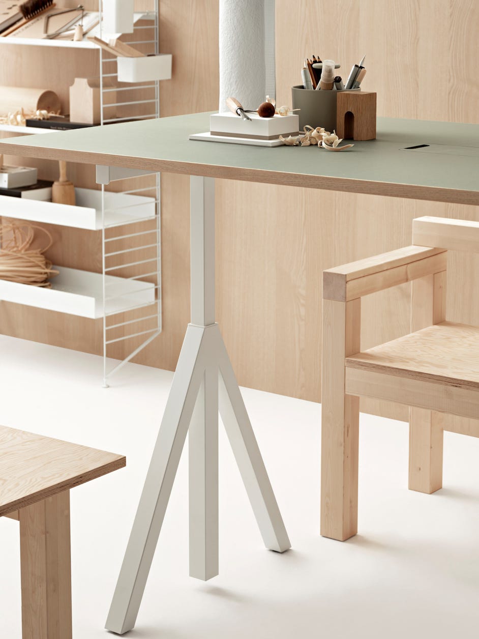 Bureau Ajustable en Hauteur + Accessoires  design Anna von Schewen & Björn Dahlström