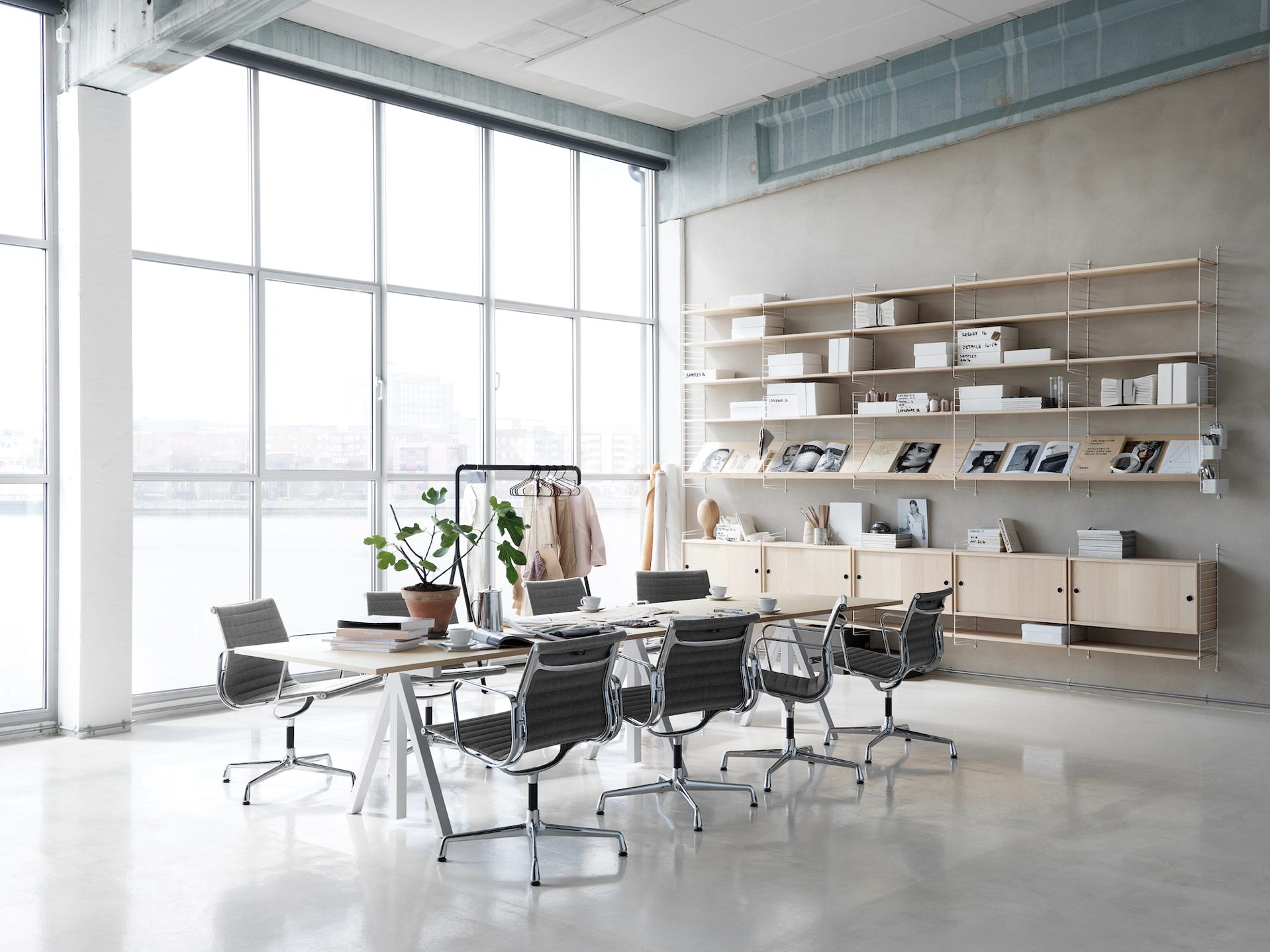Bureau Ajustable en Hauteur + Accessoires  design Anna von Schewen & Björn Dahlström