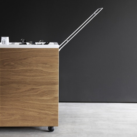 Bureau Ajustable en Hauteur + Accessoires  design Anna von Schewen & Björn Dahlström